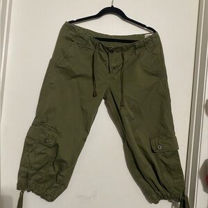 Levi’s Capri Pants- Green size Large